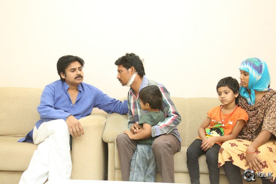 Pawan-Kalyan-Meets-His-Fan-Karuna-Srinivas